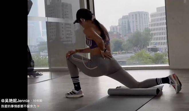 解开老师的裙子猛烈进入图片