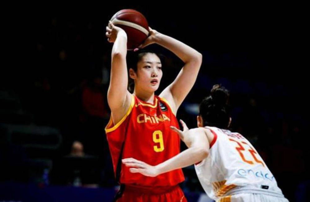 美女脱一光二净无内裤内衣图片